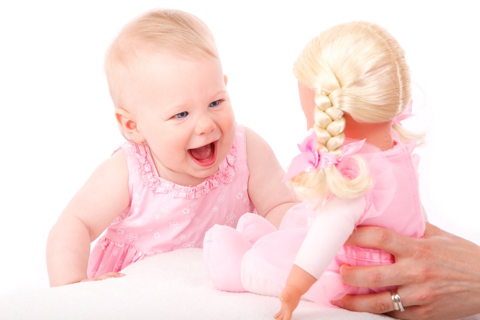 Hagyd a gyereket unatkozni! Milyen foglalkozásra van szükségük valójában a babáknak, kisgyermekeknek? A pszichológus tanácsai