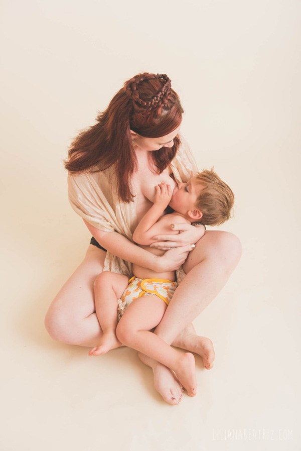 Felháborodást váltottak ki a szoptató anyák fotói - Nézd meg te is!