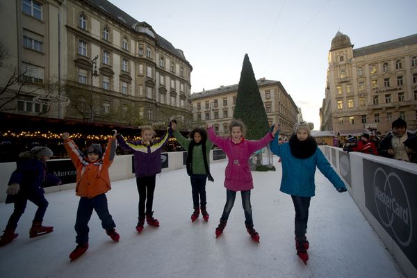 Ingyenes korcsolyapályák Budapesten: 6 szuper hely, ahova menjetek el a gyerekkel
