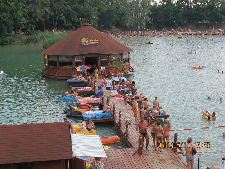 5 szuper kis tó Budapest közelében, ahol babával, kisgyerekkel is lehet strandolni