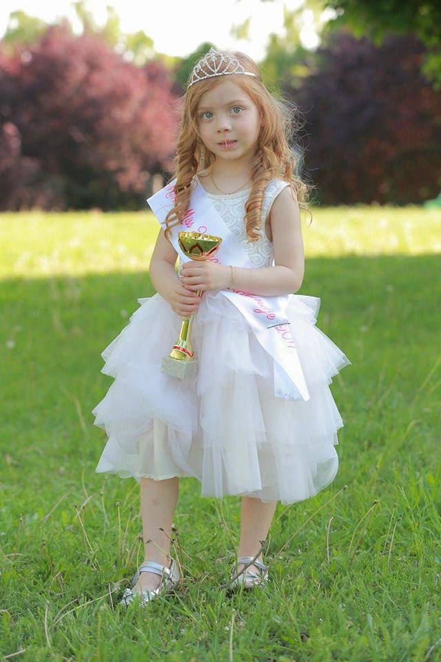 Ezt a 4 éves magyar kislányt választották Európa legszebbjének a gyermek szépségversenyen
