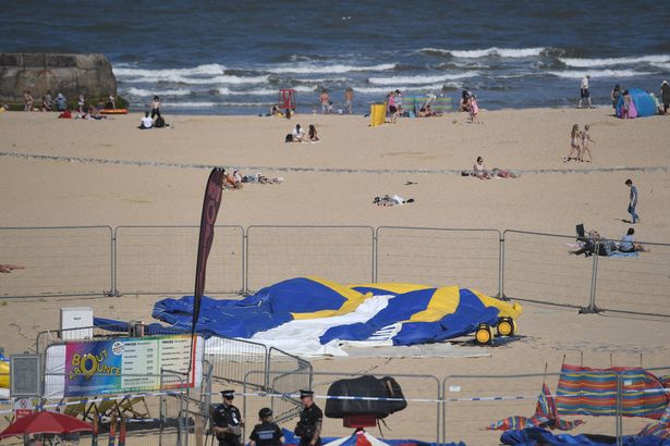 Felrobbant egy ugráló játék a strandon, miközben rajta volt egy hároméves kislány! Nem élte túl a balesetet