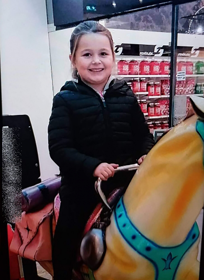 Vasárnap délután tűnt el, azóta nem találják ezt a 6 éves kislányt! - A rendőrség nagy erőkkel keresi, így segíthetsz te is