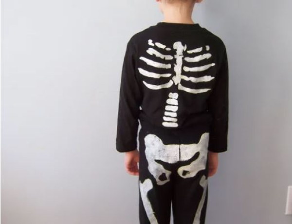 Jelmez farsangra vagy Halloweenre: csontváz-jelmez