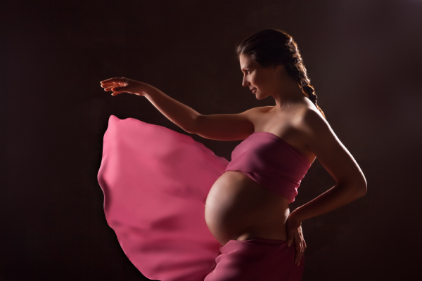 A hastánc pozitív hatásai várandósság és szülés alatt