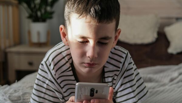 Kiskamaszok, kamaszok szülei figyeljetek! Aggasztó és veszélyes trend terjed a tinédzserek között