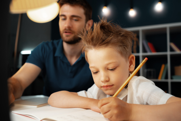 Ha iskolás korú a gyerek - Apaként hogyan tudsz segíteni neki a tanév kezdetén? Hogyan motiválhatod őt a tanulásban?