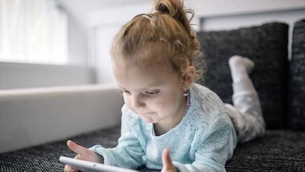 Gyerekek az internet előtt: Miért veszélyes, ha hagyod a gyereket egyedül internetezni? - Szakember véleménye