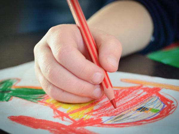 Gyerekrajzok fejlődése: Mi jellemző az óvodások rajzaira? Hogyan fejlesztheted a gyerek kreativitását? 