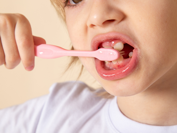 10 tévhit a gyermek és felnőtt fogápolással kapcsolatban - A fogorvos cáfol