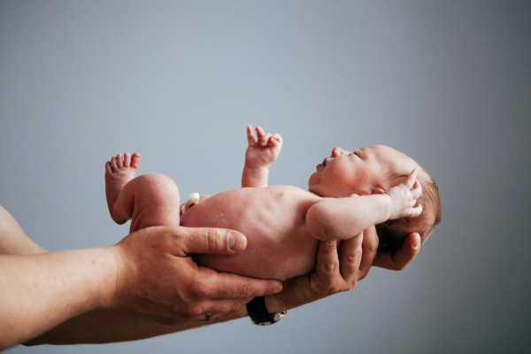 A húsz éve lefagyasztott embrióból kisbaba született