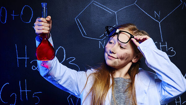 Mit okozunk a gyerek lelkében a túl sok dicsérettel? Hogyan neveljünk életrevaló és sikeres gyereket?