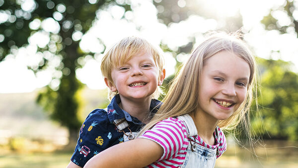 Mennyi az ideális korkülönbség a testvérek között? Mitől függ, hogy jó testvérek lesznek-e? - Pszichológus válaszol