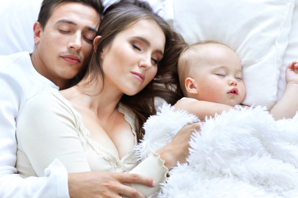 Baj-e, ha egy ágyban alszunk a gyermekünkkel? - Pszichológus véleménye