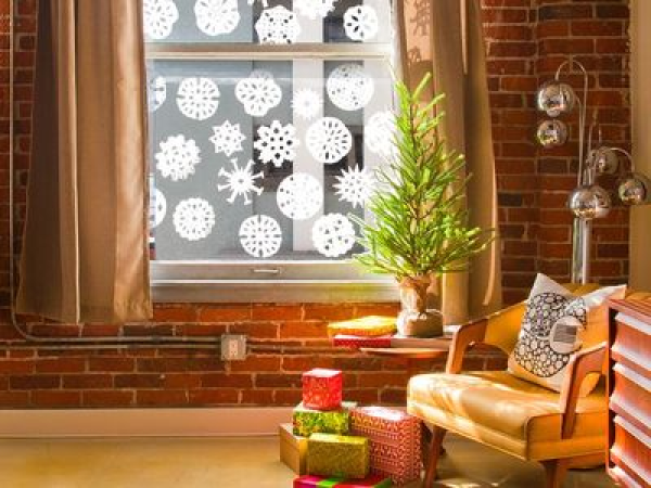 Hópehely papírból: így készítsd el lépésről lépésre a látványos ablakdekorációt!