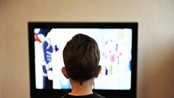 A gyerekek és a tévénézés - Milyen műsorokat nézhet a kisgyerek? Mit ne engedjen a szülő? Jó-e, ha nincs a családban tévé? Pszichológus válaszol