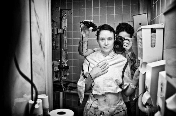 Megrázó fotósorozatban örökítette meg felesége harcát a mellrákkal - 10 kép, ami többet mond ezer szónál