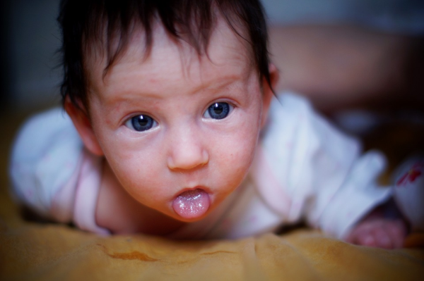Candida fertőzés csecsemő- és kisgyermekkorban - Miért fontos a szájpenész kezelése? Milyen egyéb tüneteket okozhat a gombás fertőzés? 