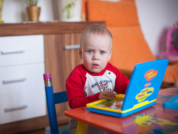 Nyelvtanulás babáknál, kisgyermekeknél: hasznos vagy ártalmas a korai idegennyelv-tanulás? Milyen nyelvet tanuljon, aki diszlexiás? Logopédus válaszol