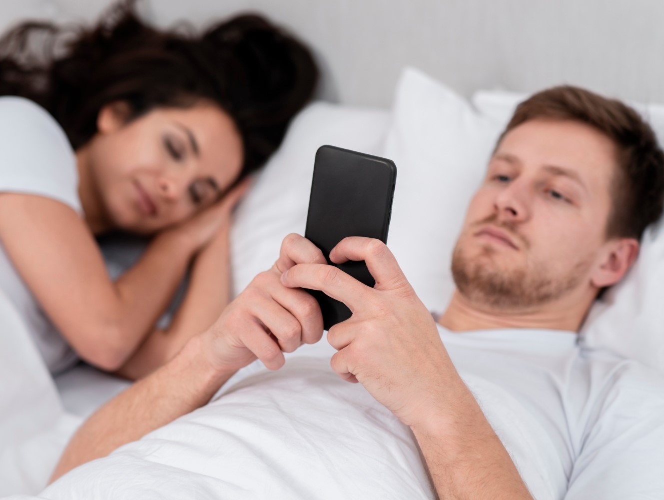 Döbbenetes, de a Tinder-felhasználók 40%-a párkapcsolatban él!