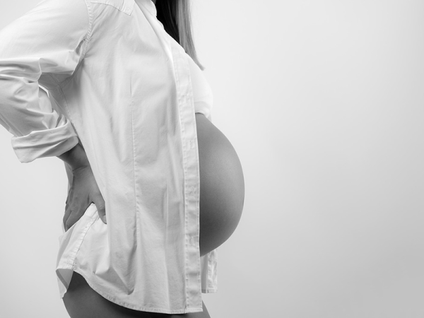 Hátfájás, derékfájás babavárás alatt vagy szülés után? Egyszerű, de hatékony gyakorlatok kismamáknak, anyukáknak - Ezt javasolja a gerincgyógyász