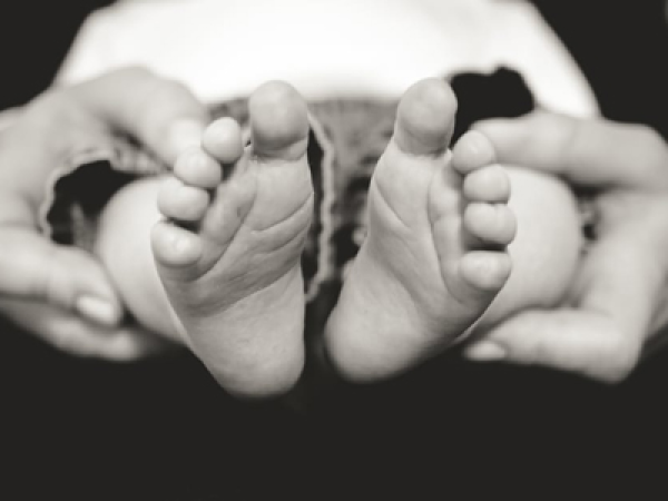 A kórházi mosdó szemetesébe dobta újszülött kisfiát egy anya