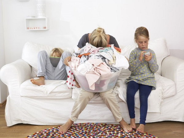 7 dolog, amit csak az ért meg, aki egész nap otthon van a gyerekekkel - Ezt üzenik párjuknak a gyesen lévő anyukák