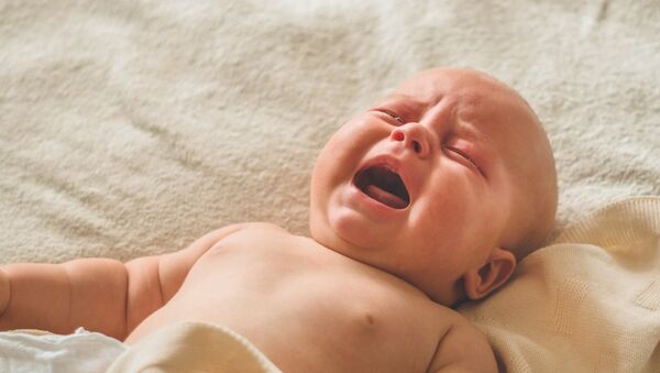 Mit kell tenni, ha leesett a baba az ágyról, pelenkázóról? - Mikor kell orvost, vagy mentőt hívni?