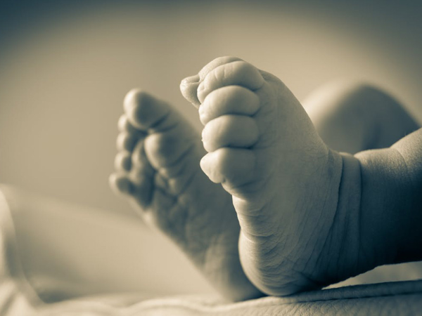 Meghalt egy kisbaba, mert a szülei nem hagyták, hogy az orvosok megmentsék a pici életét! Mentőt is túl későn hívtak hozzá