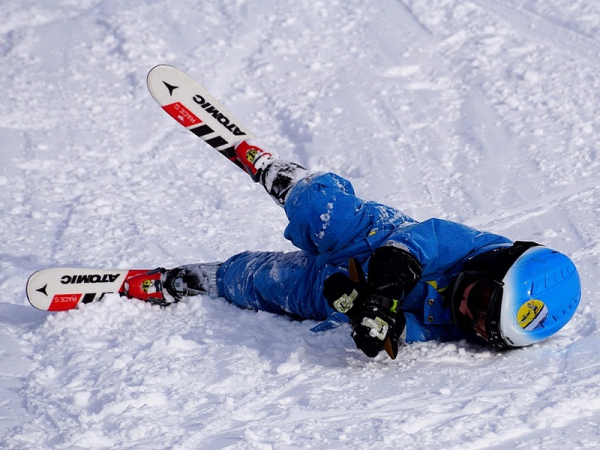 Síelés, snowboard, téli sportok külföldön: Mi a teendő, ha baleset ér? Mit kell tudnod a külföldi betegellátásról? Szakértő válaszol