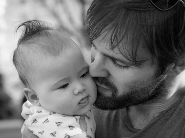 CSED igénylés 2018: már apukák is igényelhetik a CSED-et! - Mikor jogosult egy apa a csecsemőgondozási díjra? 