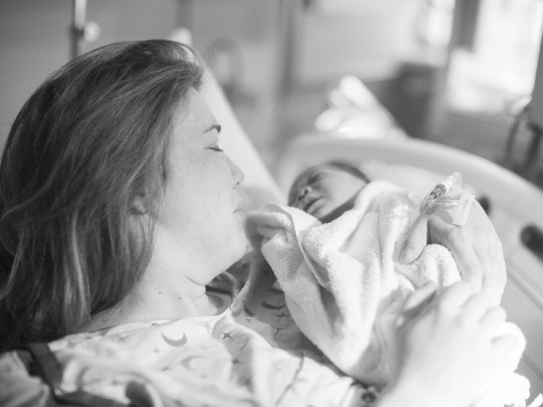 Szülészorvos, szülésznő, dúla: Ki kicsoda a szülészetben? A legfontosabb tudnivalók kismamáknak