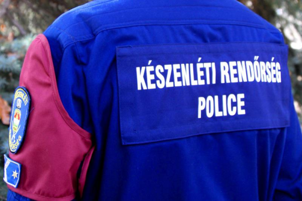 Könnygázpuskával lőtte meg társát egy elsős kisdiák Győrben, a rendőrségi bemutatón - Négyen kerültek kórházba