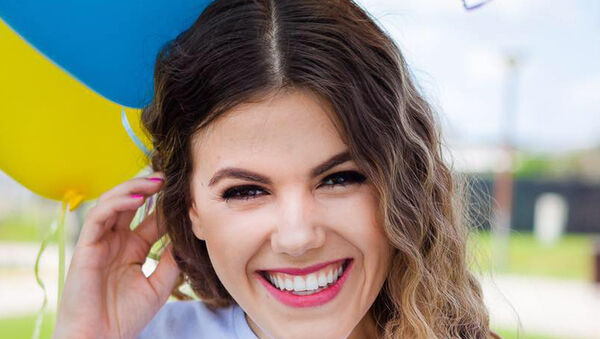 Fotó: már nagyon gömbölyödik Csobot Adél babapocakja! Fürdőruhás képet posztolt a sztárkismama