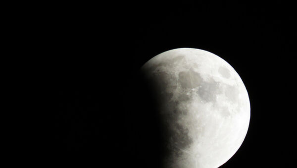 Ilyen holdfogyatkozást csak egyszer láthatsz az életben! - Mikor kezdődik, meddig tart és mit figyelj ma éjjel az égbolton?