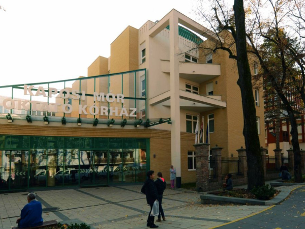 Kizuhant egy 8 éves kisfiú a kaposvári kórház harmadik emeletéről! - Senki nem vette észre, hogy bement a takarítóhelyiségbe