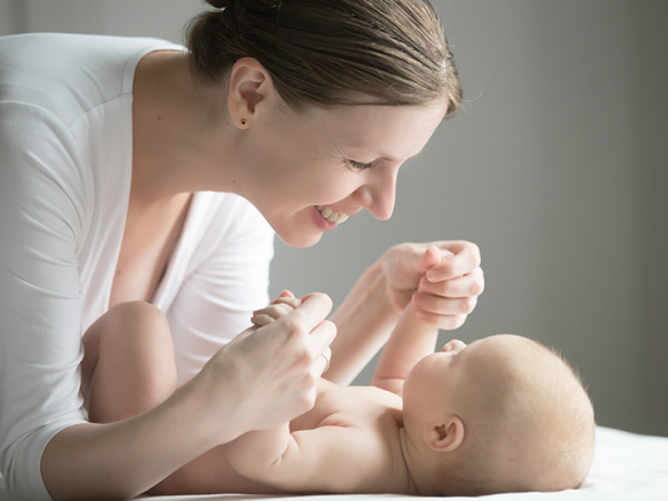 Hogyan tanul meg a baba beszélni? Hogyan segítheted a fejlődésben? - Logopédus válaszol