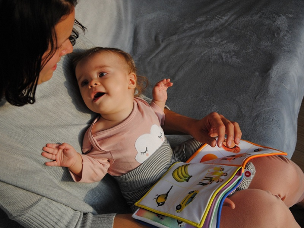 Így változik meg a kismamák hangja a gyermekük születése után