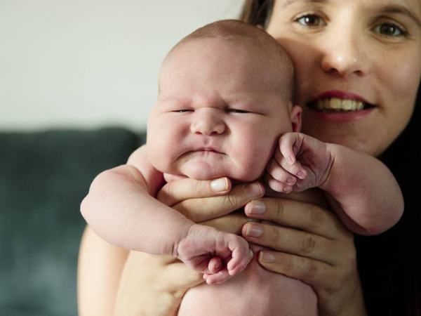 Óriásbébi született! A több mint 6 kilós kisfiút természetes úton hozta világra az anyukája - Fotók