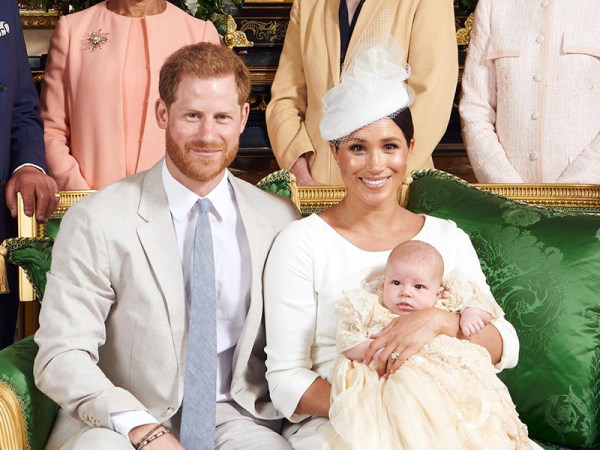 Megkeresztelték Harry herceg és Meghan Markle kisfiát! Friss fotókon a kis Archie és az egész királyi família
