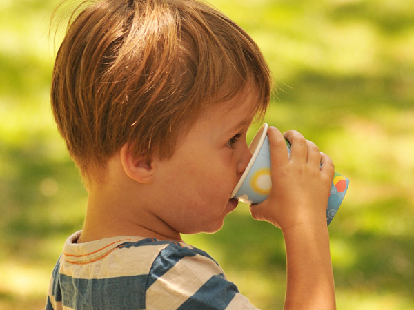 Folyadékpótlás hőségben: Ne csak vizet igyon a gyerek, ha itt a kánikula! - Gyermekgyógyász szakorvos tanácsai