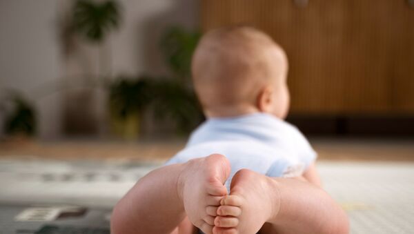 Így tornáztasd a babád, hogy egészségesen fejlődjön - csípőtorna videó babáknak