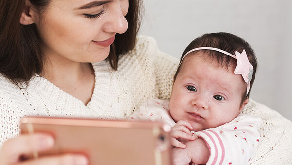 Ezért veszélyes túl sok fotót megosztanod gyermekedről a közösségi oldalakon! - Miért árt a gyereknek a sharenting?