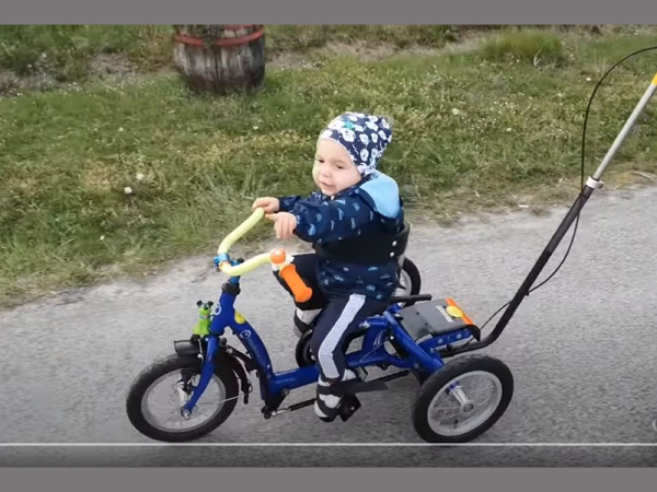Már biciklizik a kis Zente! Az SMA-s kisfiú napról napra fejlődik - Édesanyja számolt be az örömteli fejleményekről