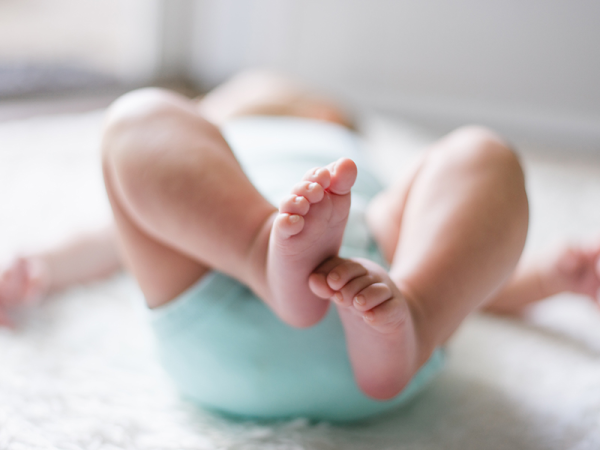 Csípőficam babáknál: Miért alakul ki? Honnan ismerhető fel? Hogyan lehet kezelni a csípőficamot?