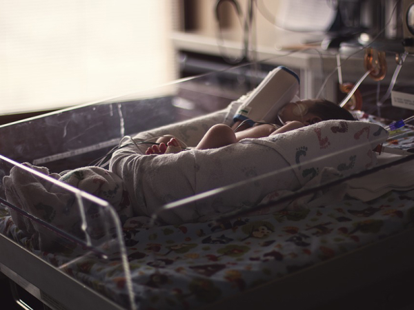 Koronavírusos kismama szült a Semmelweis klinikán - A picit császármetszéssel segítették világra az orvosok