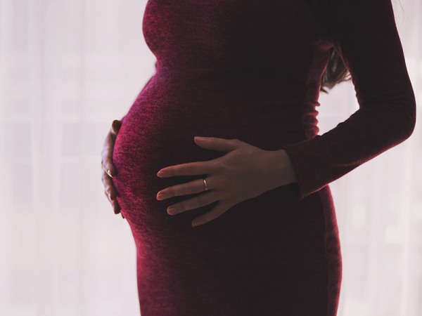 Koronavírus terhesség alatt: Koraszülést vagy vetélést is kiválthatnak a Covid-19 fertőzés szövődményei kismamáknál
