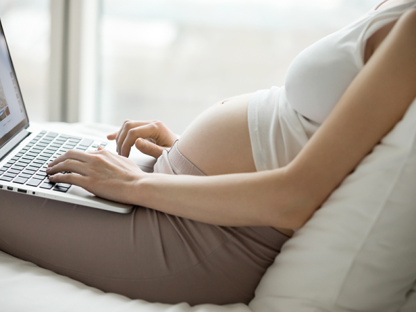 Ingyenes 8 hetes online szülésfelkészítő tanfolyam indult: Így segítik a babavárókat a Szent János kórház szakemberei