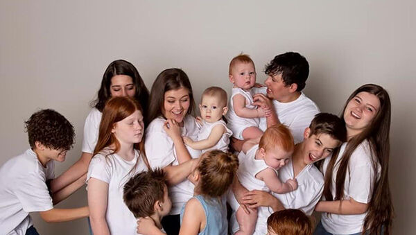 Nagycsalád: 11 gyereket már szült, most a 12. gyermekével várandós ez a 32 éves anyuka