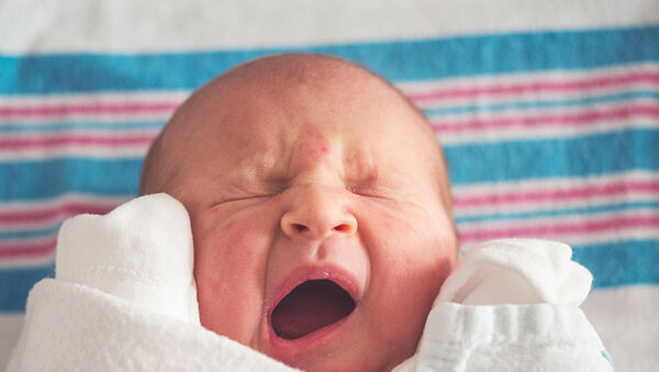A világon elsőként! Covid-antitestekkel született egy csecsemő, miután édesanyját várandósan beoltották